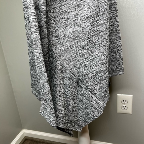 Avon Cowl Neck Blouse – Elegant Draped Neckline Top (Size Medium 8-10) - Picture 6 of 12